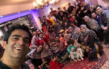 منوچهر هادی در شب یلدای خانوادگی + عکس