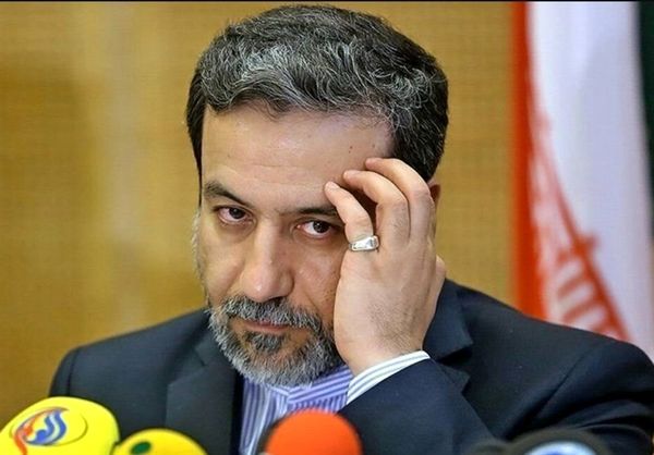 صورت پوشیده عراقچی در مسیر راهپیمایی اربعین