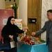 اهدای گل به بانوان شاغل در بانک صنعت و معدن به مناسبت میلاد با سعادت حضرت فاطمه(س)، روز زن و مادر