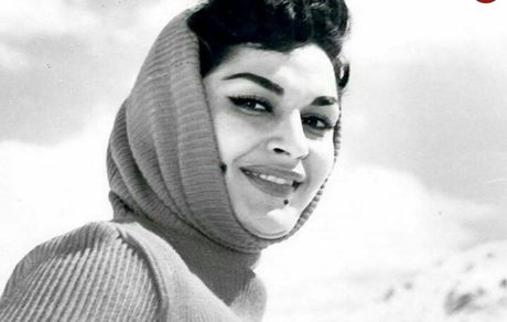 عکسی از ژاله علو در کوه‌های اطراف تهران