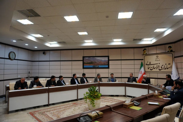 نشست صمیمی مهندس درویشوند، مدیر گروه و سهامدار شرکت آلومینای ایران با جمعی از مسئولان استان