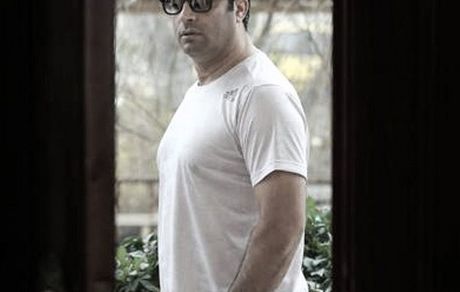 وقتی منوچهر هادی سینه سپر می کند