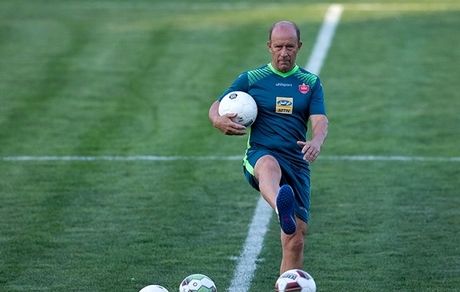 کالدرون زمین دوم تمرین پرسپولیس را انتخاب می‌کند