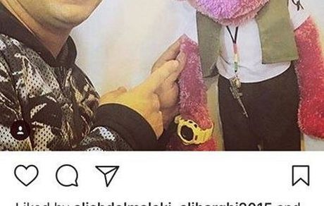 خنده های آقای خواننده پس از فوت پدرش + عکس