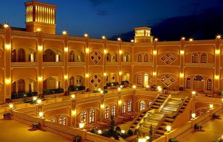 چطور در نوسانات قیمتی، هوشمندانه ویلا اجاره کنیم؟ راهنمای انتخاب اقامتگاه از خزر تا خلیج فارس