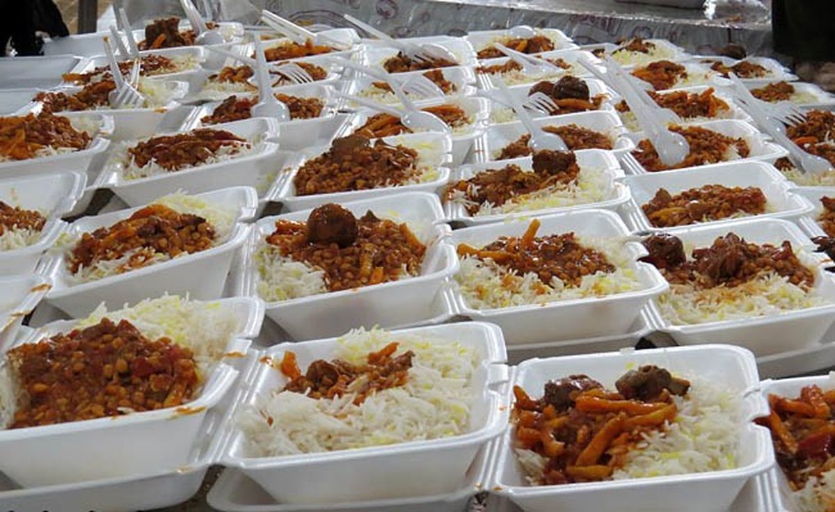 رها کردن ته‌مانده‌ غذ‌اهای نذری زائران اربعین در قصرشیرین + فیلم