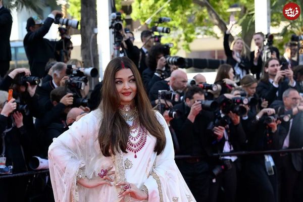 عکسی زیبا از آیشواریا رای در افتتاحیه عروس و تعصب