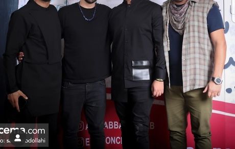 سیاوش خیرابی در کنار دوستان خواننده اش + عکس