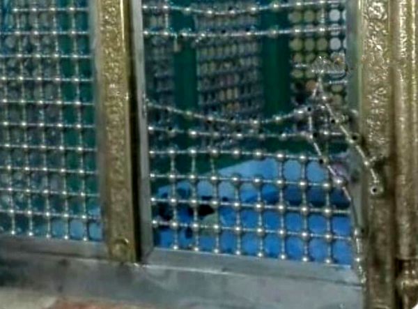 ضریح امام‌زاده را شکستند و پول‌ها را دزدیدند