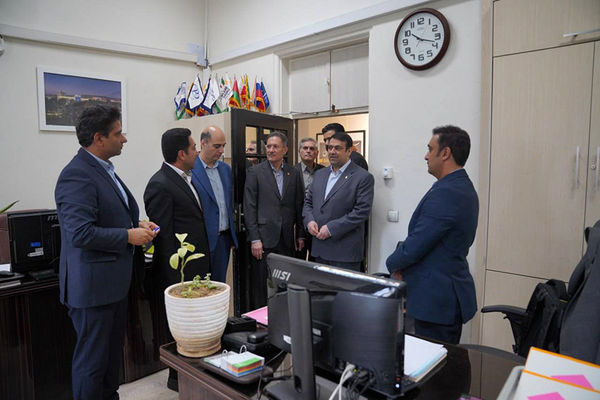 بازدید مدیرعامل بانک ملی ایران از اداره کل روابط عمومی به مناسبت روز جهانی ارتباطات و روابط عمومی