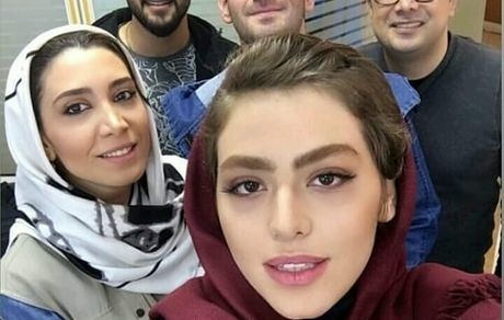 ریحانه خانم پارسا و همسرش در کنار بازیگران معروف + عکس