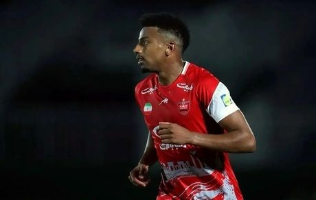 ستاره پرسپولیس از ایران رفت