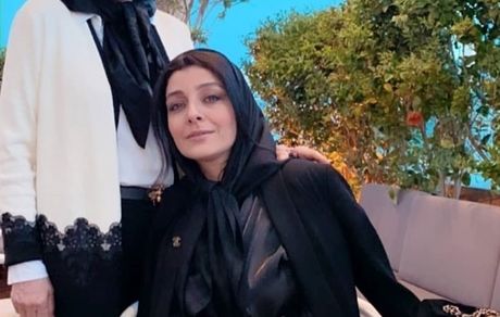 ساره بیات و مادرش در یک رستوران + عکس