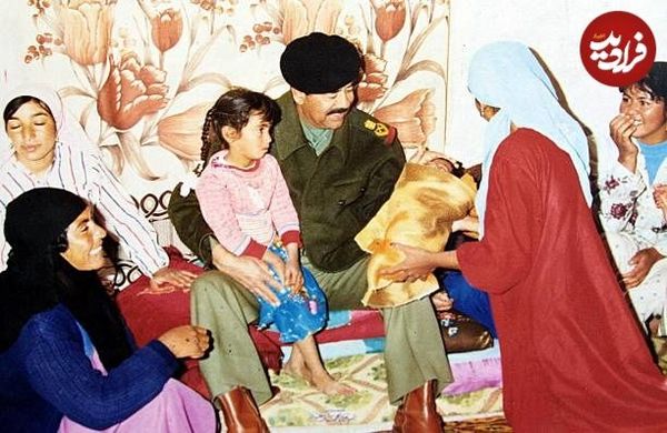 «صدام حسین» در حال بازدید از یک خانواده کشاورز در موصل