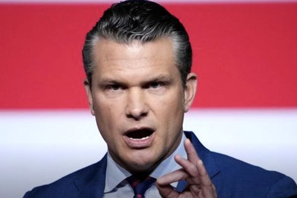 یا مذاکره می‌کنید یا سراغ گزینه‌های دیگری می‌رویم؛ وزیر جنگ آمریکا: پنتاگون آماده حمله به ایران است!