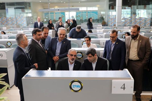 استفاده از بازار سرمایه وابستگی بانک‌ها به منابع دولتی را کاهش می‌دهد/ راه اندازی باجه بورس این بانک در تالار صادراتی شرکت بورس کالای ایران در کیش