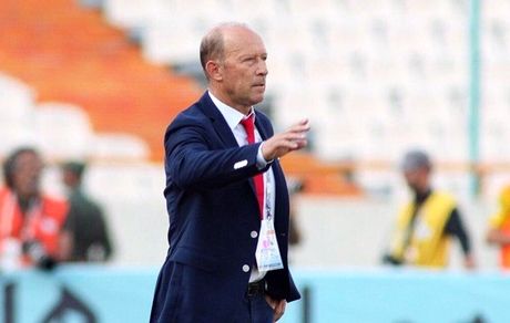 سرمربی پرسپولیس به نشست خبری تبریز نمی‌رسد