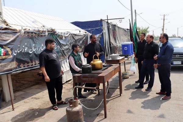بازدید معاون بیمه‌ای صندوق از موکب خادمین کشاورزان، روستاییان و عشایر خوزستان