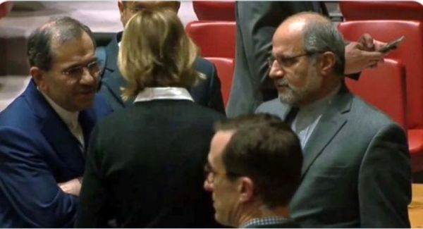 با دست پس، با پا پیش 