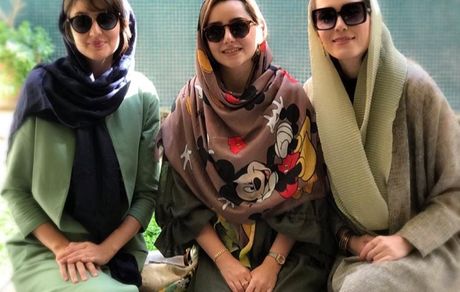 نازنین بیاتی عزیز در کنار دوستانش + عکس