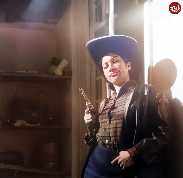 تصویری دیده نشده از فروغ فرخزاد در لباس و استایل کابویی