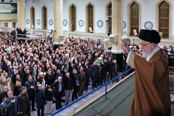 رهبری در برنامهریزیهای اقتصادی دخالت نمیکند