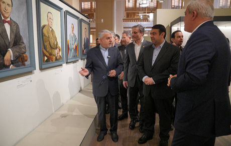 بازدید وزیر میراث فرهنگی، گردشگری و صنایع‌دستی از موزه بانک ملی ایران