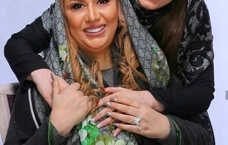 خانم بازیگر پر حاشیه در کنار مادر جوانش + عکس