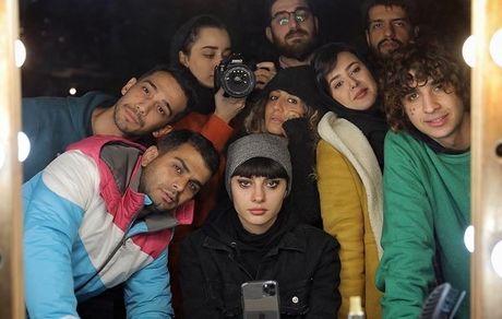 همکاران ترلان پروانه در اتاقش + عکس