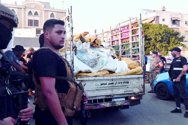 گروه های شبه نظامی در لبنان یکی پس از دیگری تسلیم می شوند