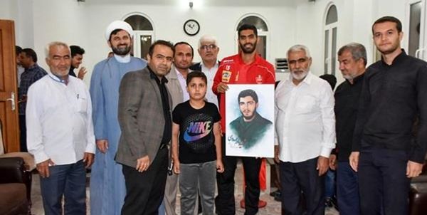 پرسپولیسیها با خانواده شهید نادرمهدوی دیدار کردند