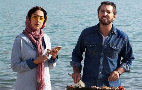 کباب زنی بهرام رادان و خانم بازیگر در کنار دریاچه + عکس