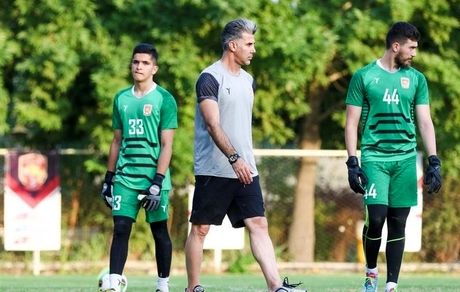 تمجید گلر سابق استقلال از سید مهدی رحمتی 