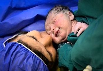 زن ۶۷‌ساله‌ی چینی صاحب فرزند شد ! +عکس