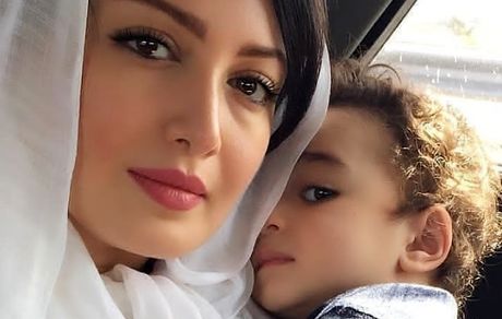 شیلا خداداد زیبا با فرزندش در ماشین + عکس