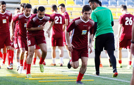 فرشاداحمدزاده تا نیم فصل فرصت دارد