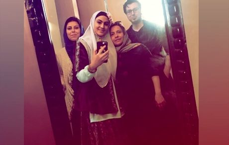 سلفی بانوی عمارت با آینه خانه شازده + عکس