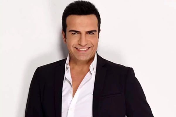 یک خواننده مشهور تارهای صوتی‌اش را عمل کرد