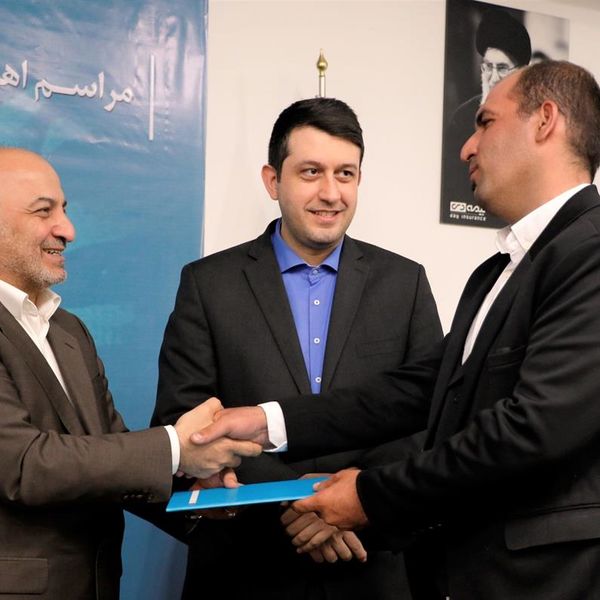 از جاری شدن اشک شوق برنده زنجانی تا باور نکردن برنده شدن شهروند ایلامی/ جوایز برندگان جشنواره عید تا عید بیمه دی اهدا شد