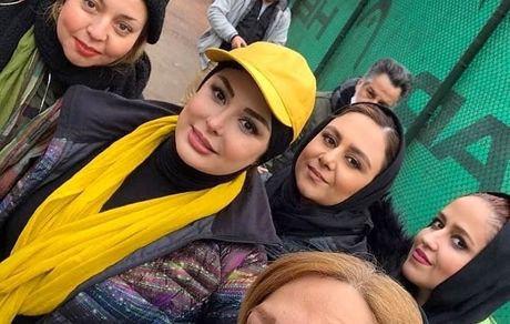 نیوشا ضیغمی در جمع دوستانش + عکس