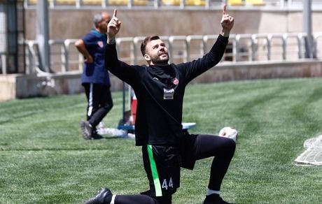 رادوشویچ سرانجام در پرسپولیس ماندنی شد 