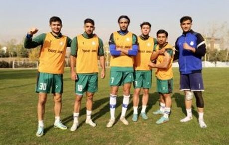 هافبک ازبک استقلال به شایعات پایان داد