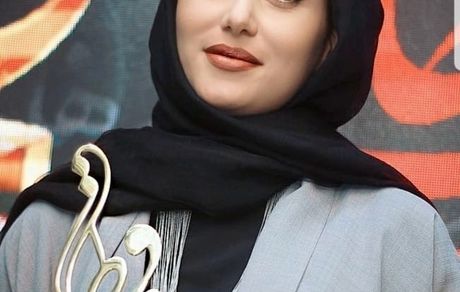 پریناز ایزدیاز و تندیس حافظ + عکس