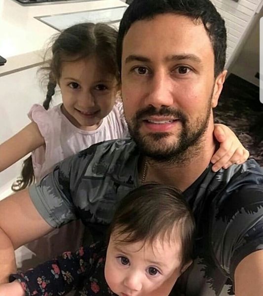 نبات توپولو در آغوش پدر بازیگرش + عکس