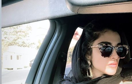 الهه حصاری در ماشین باکلاسش + عکس