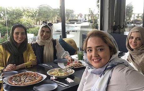 دورهمی ستایش با دوستاش + عکس