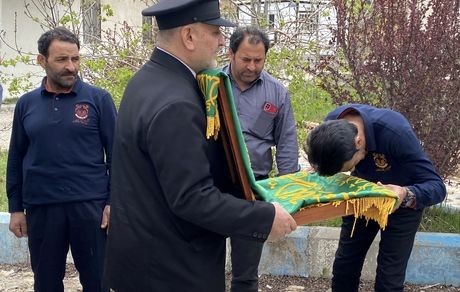 حضور خادمین و پرچم بارگاه رضوی در معدن مس سونگون