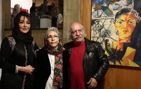 خانواده آقای بازیگر در یک گالری هنری + عکس