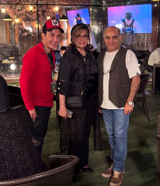 عکسی از گوهر خیراندیش با تیپ مجلسی