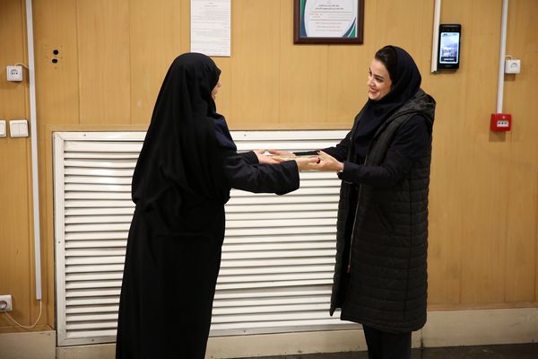 تقدیر از همکاران خانم همزمان با سال روز ولادت حضرت فاطمه زهرا (س) و روز زن